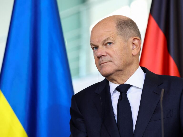 2024-10-11T131751Z_1580850574_RC2DIAAETF5H_RTRMADP_3_UKRAINE-CRIRIS-GERMANY-SCHOLZ-ZELENSKIY-REMARKS-1733128849.jpg